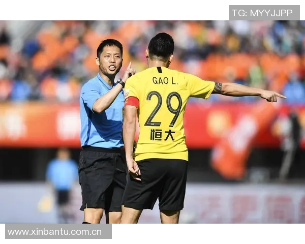 太阳赛场突发小插曲裁判冷静应对事件化解比赛顺利继续 太阳赛场突发小插曲裁判冷静应对事件化解比赛顺利继续